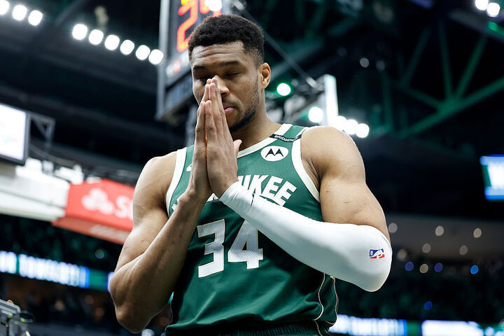 NBA  Daily: Trade to Get Giannis a 2nd Ring