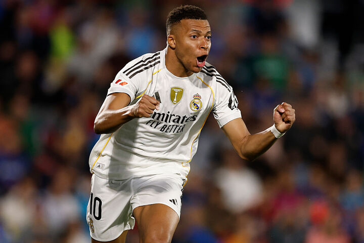 World Football - Ranking Attackers" Hosted by: Adrian Sousa